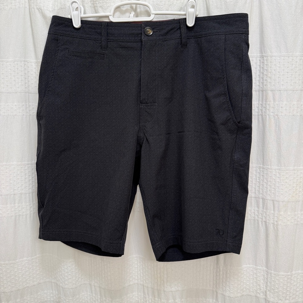 7 Diamonds Tofino Performance Shorts Black Patterned Mens 33 Golf Hiking Stretch